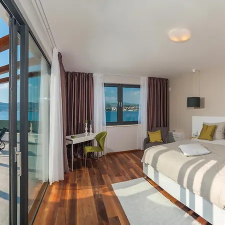 Cozy In Okrug Gornji With House Sea View טרוגיר