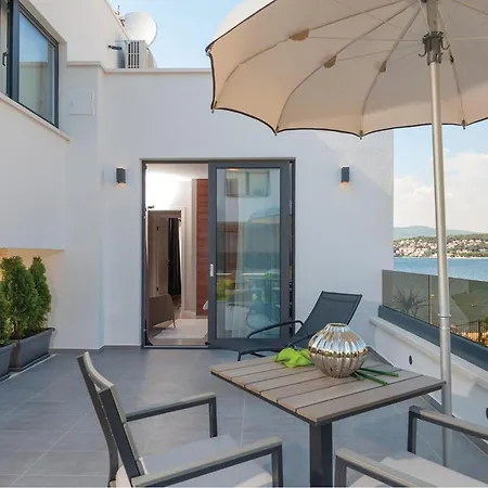 Semesterbostad Cozy In Okrug Gornji With House Sea View Trogir
